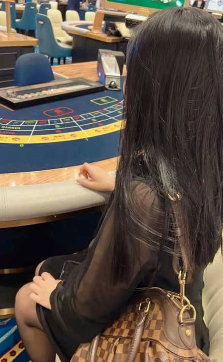 专业赌徒 "南非帮”21点团队,准确知道Ace出现,在赌场赢了2千万的胜利?